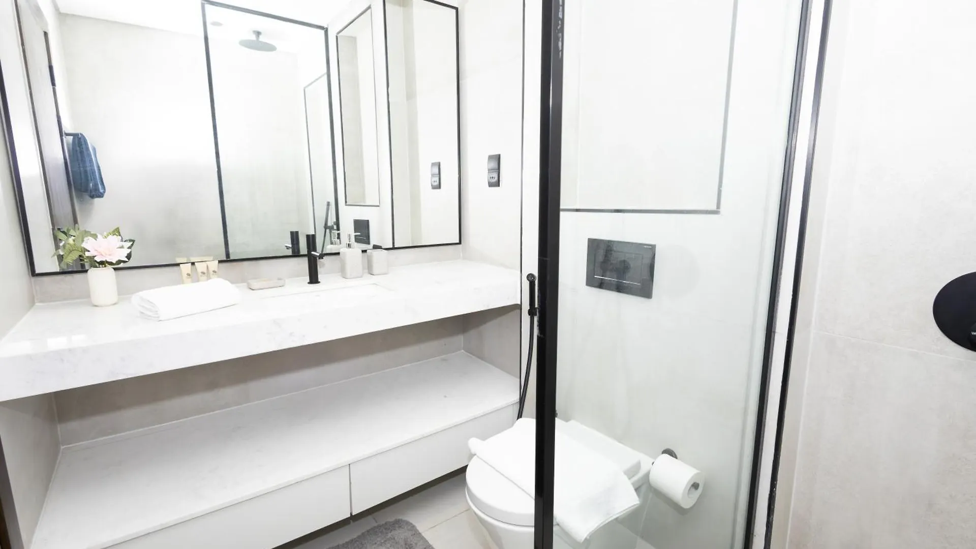 Spacious 2Br Apartment L Rooftop Pool L Gym Dubai