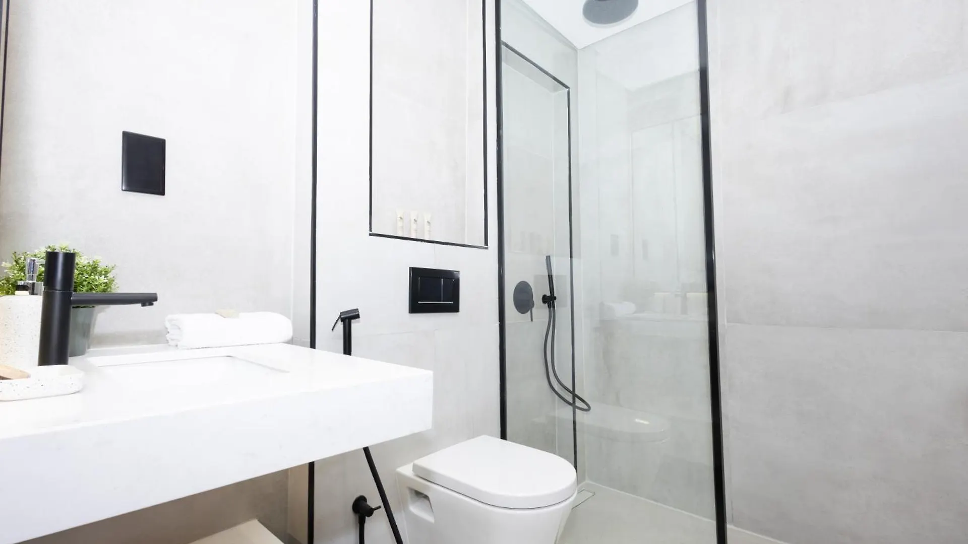 Spacious 2Br Apartment L Rooftop Pool L Gym Dubai