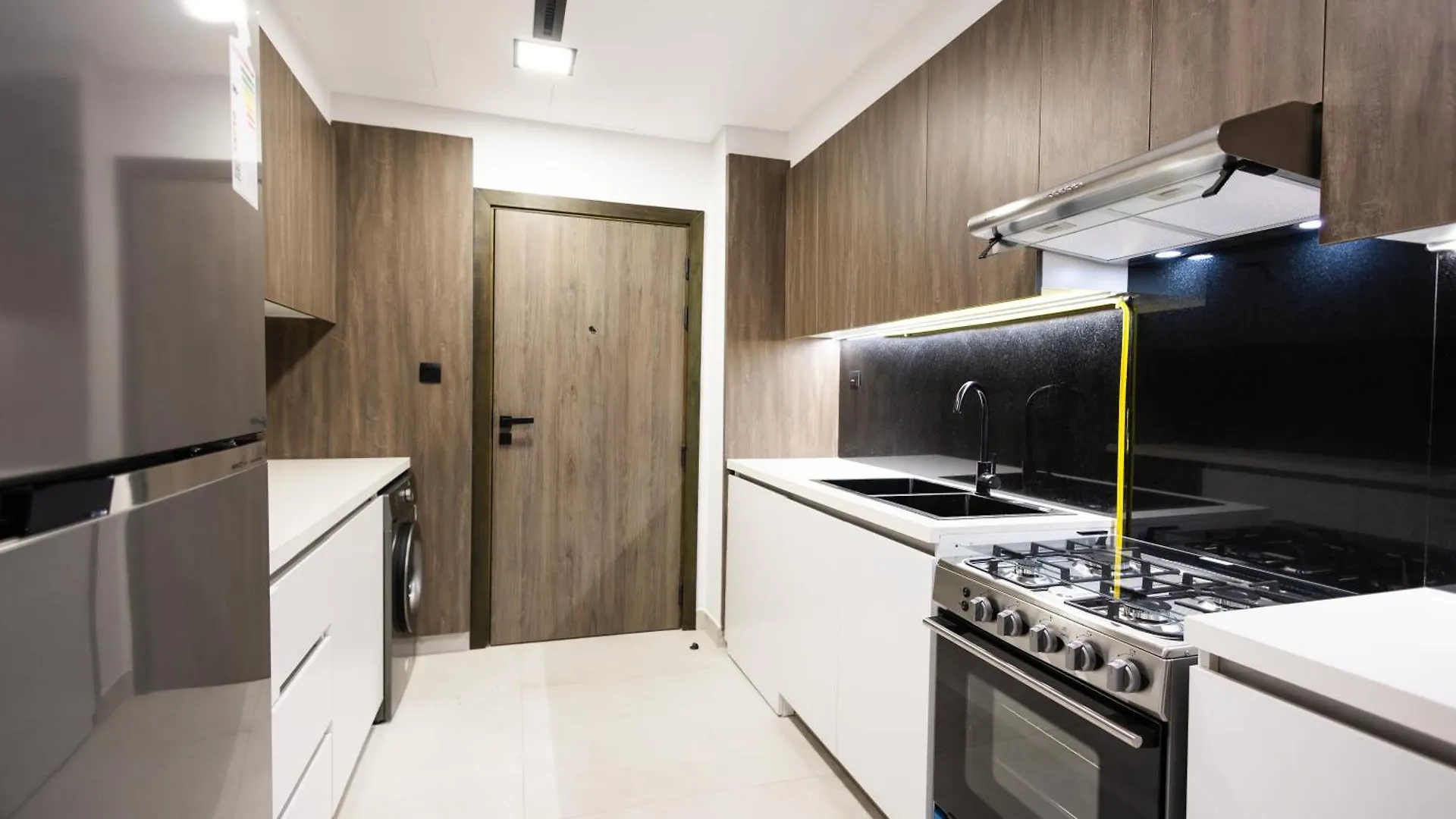 Spacious 2Br Apartment L Rooftop Pool L Gym Dubai 0*,  United Arab Emirates