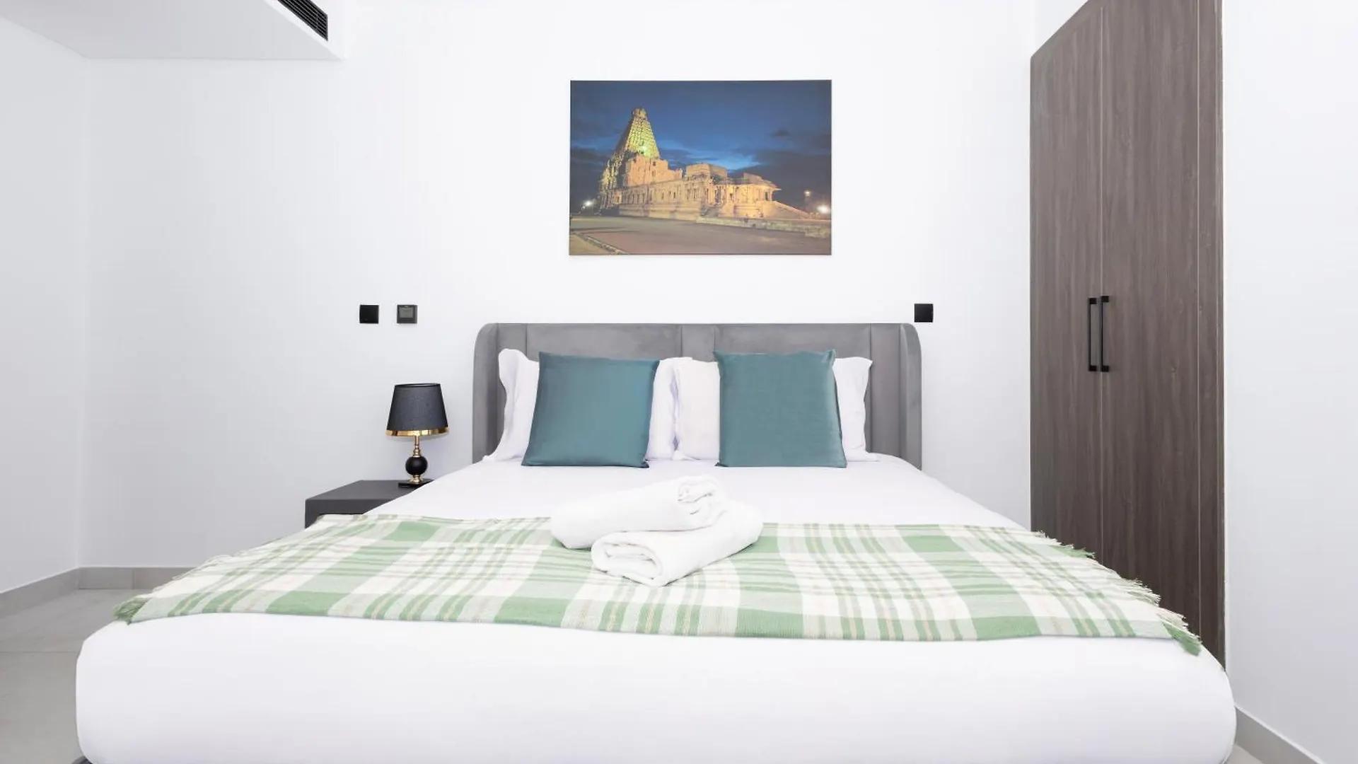 Spacious 2Br Apartment L Rooftop Pool L Gym Dubai United Arab Emirates