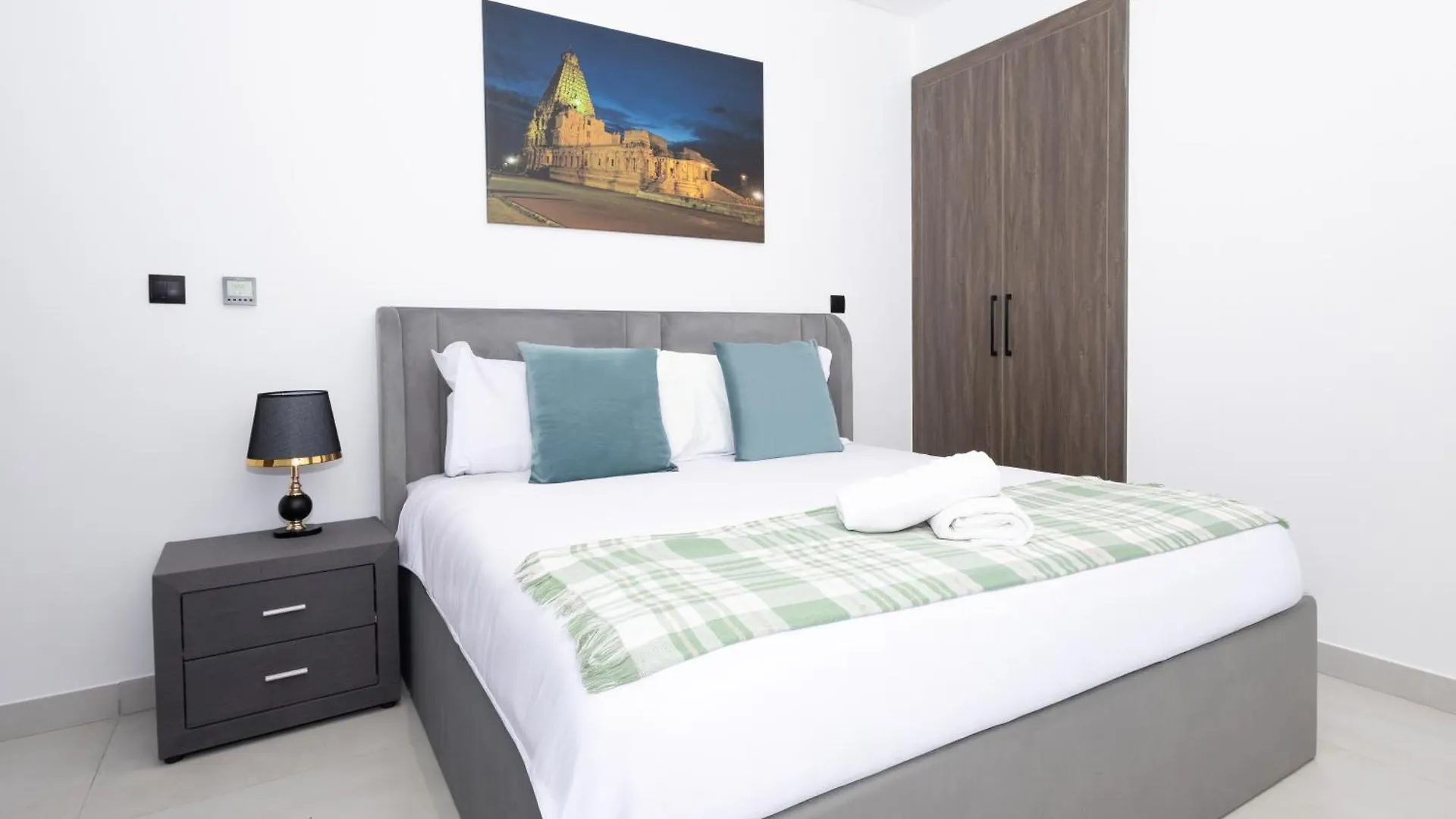 Spacious 2Br Apartment L Rooftop Pool L Gym Dubai