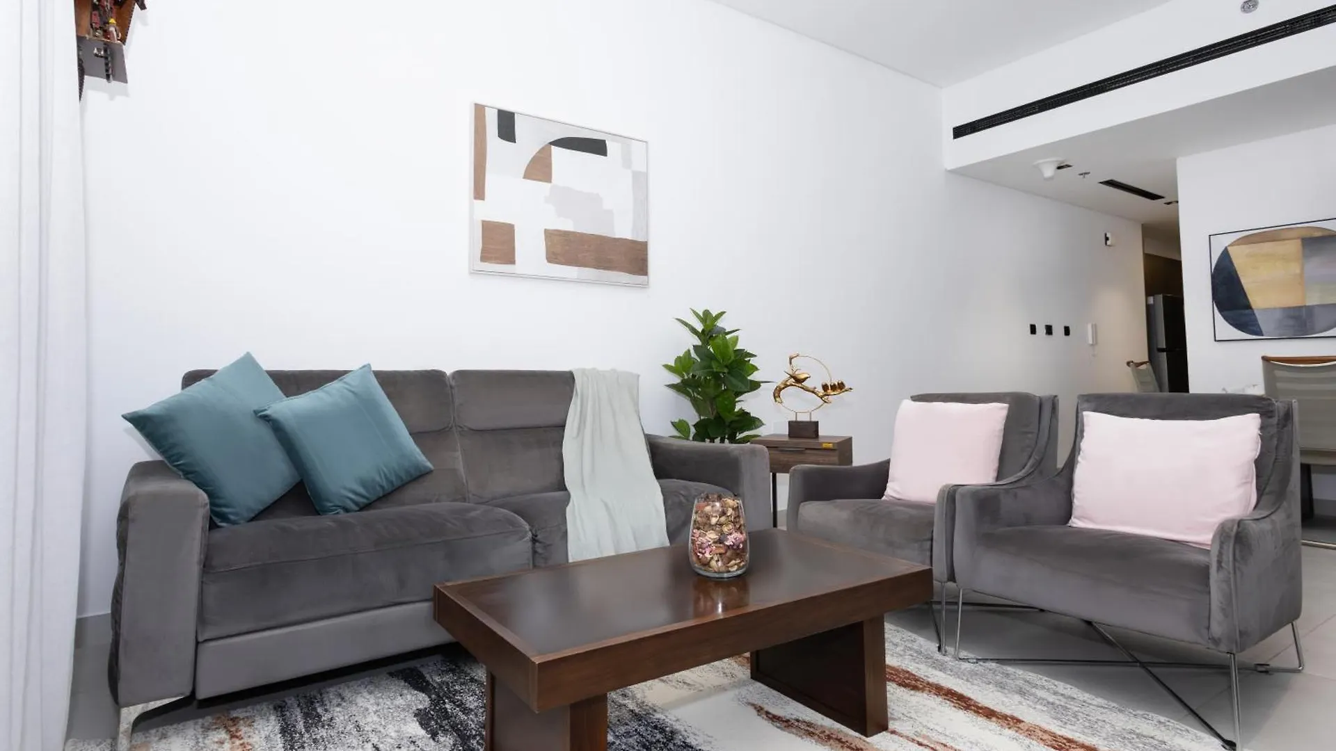 Spacious 2Br Apartment L Rooftop Pool L Gym Dubai