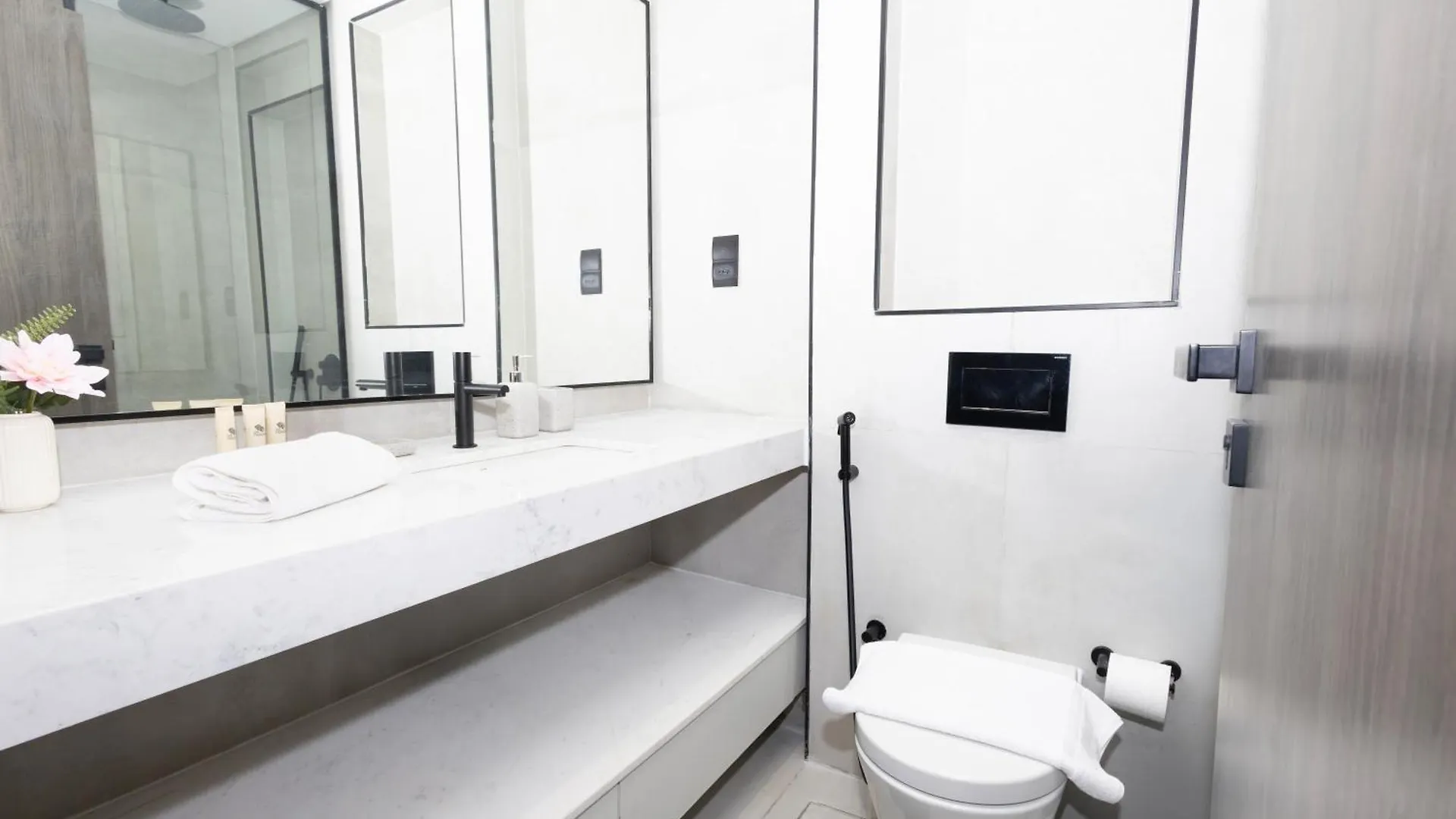 Spacious 2Br Apartment L Rooftop Pool L Gym Dubaï
