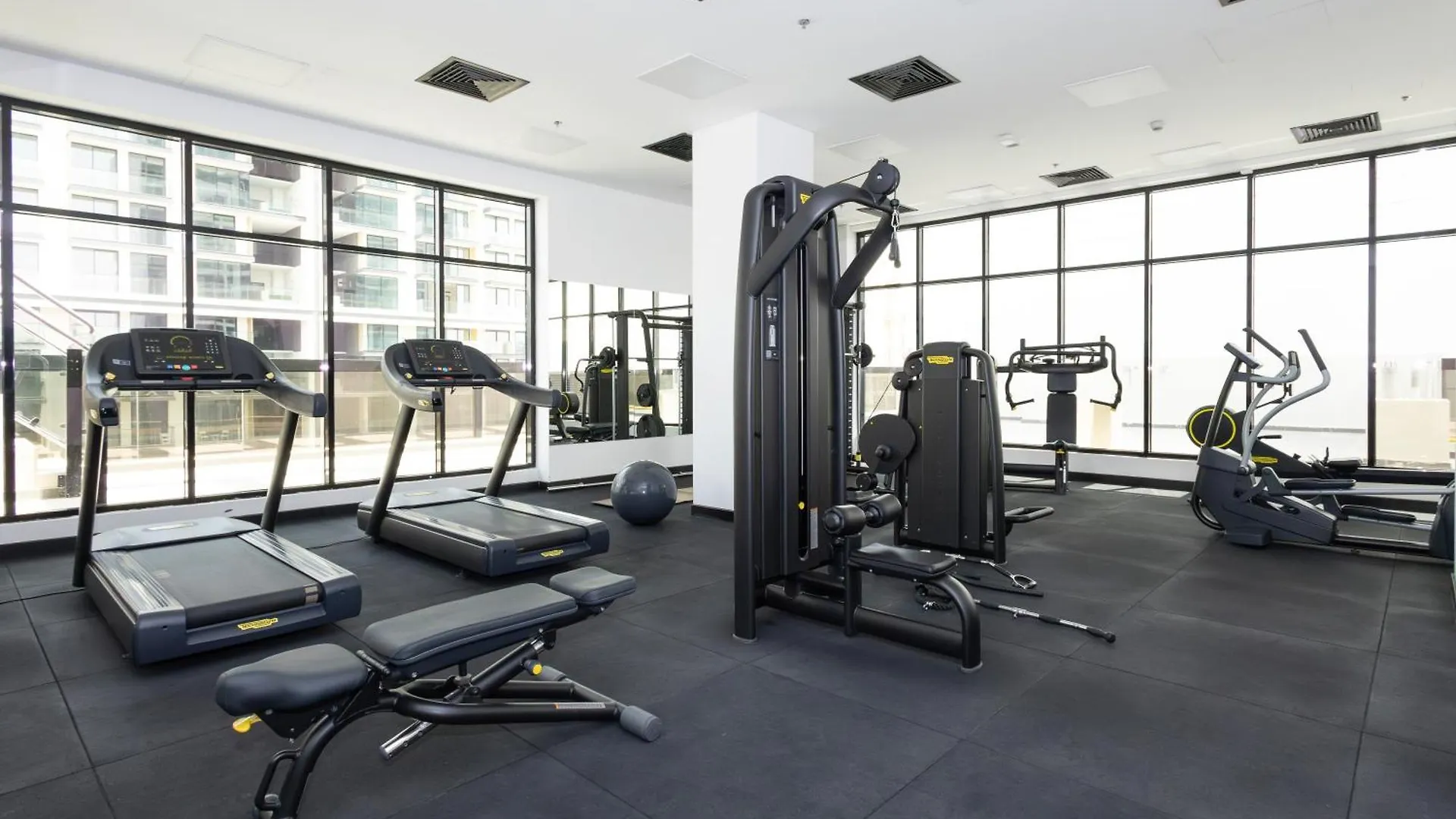 Spacious 2Br Apartment L Rooftop Pool L Gym Dubaï