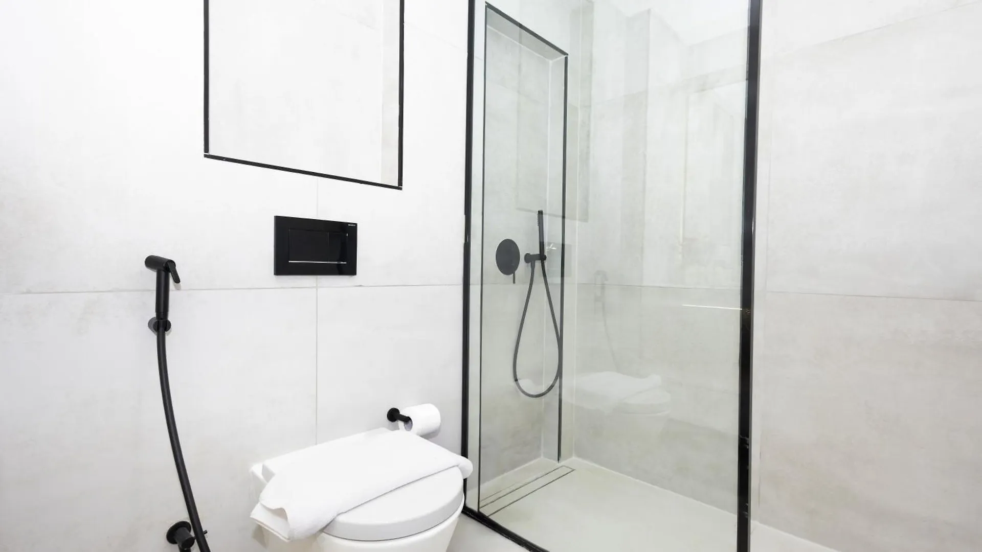 Spacious 2Br Apartment L Rooftop Pool L Gym Dubaj