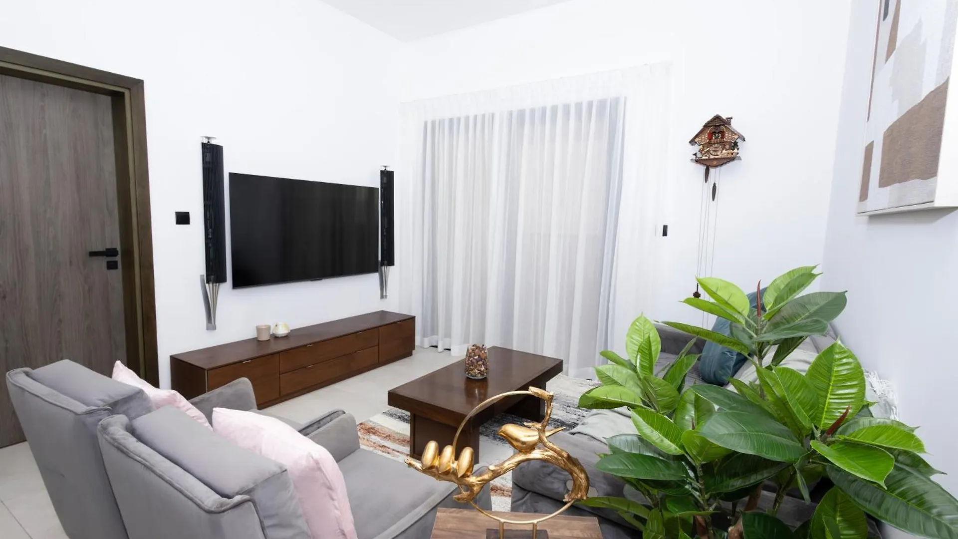 Spacious 2Br Apartment L Rooftop Pool L Gym Dubaj 0*,  Egyesült Arab Emírségek